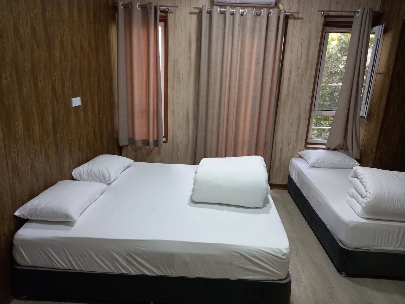 مسافرخانه همایون - واحد سه تخته ممتاز