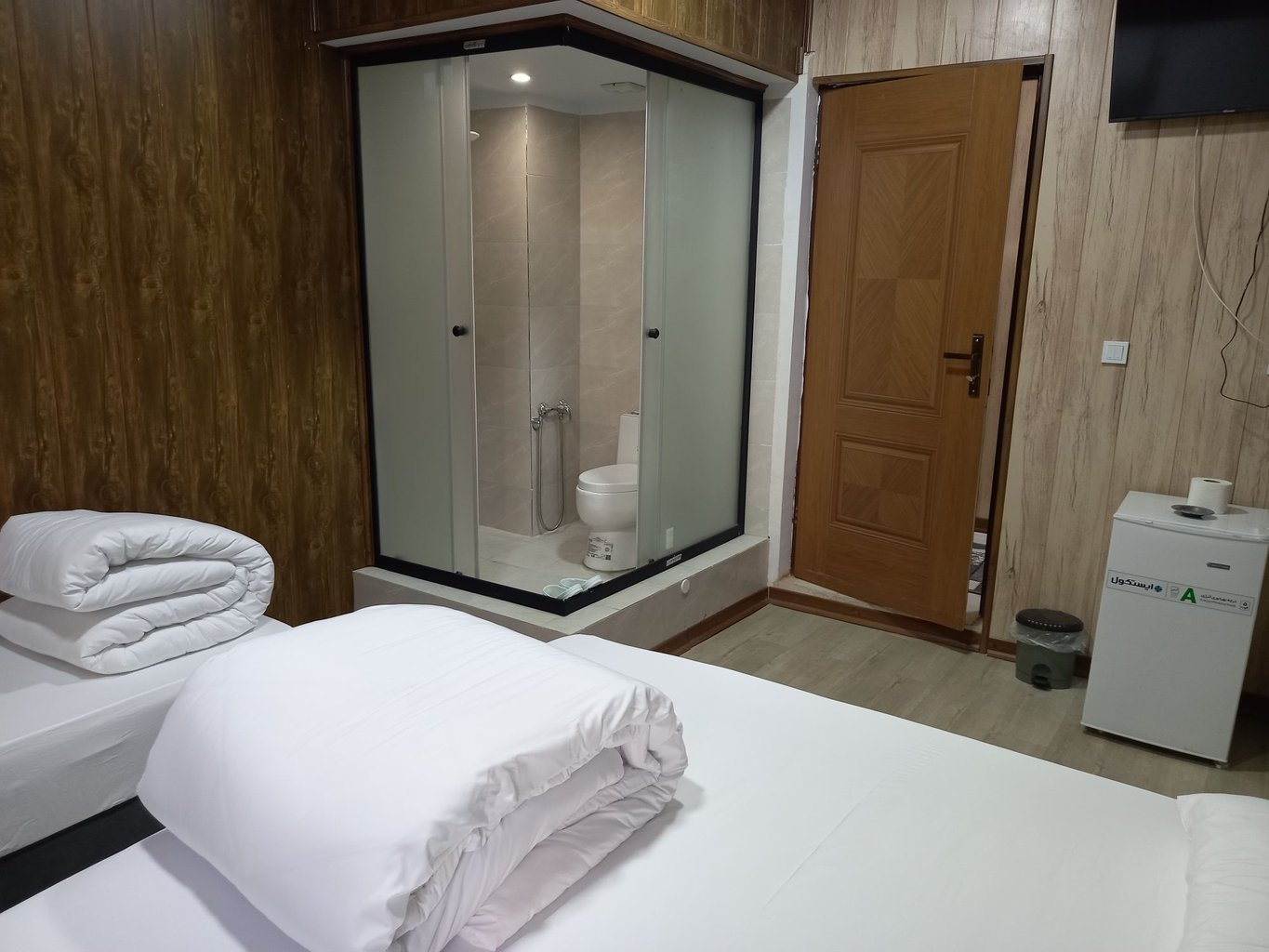 مسافرخانه همایون - واحد سه تخته ممتاز