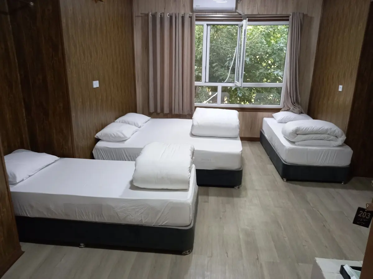 مسافرخانه همایون - واحد چهارتخته ممتاز