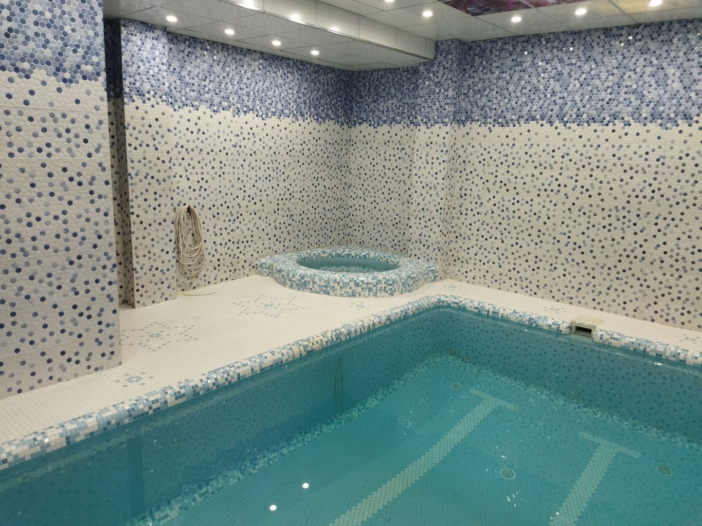 ویلا سه خوابه استخردار آبگرم شاهرخ