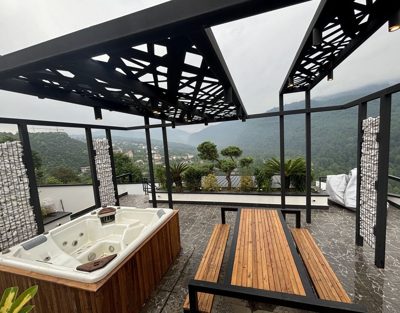 دوخوابه جنگلی استخردار آبگرم دینارسرا