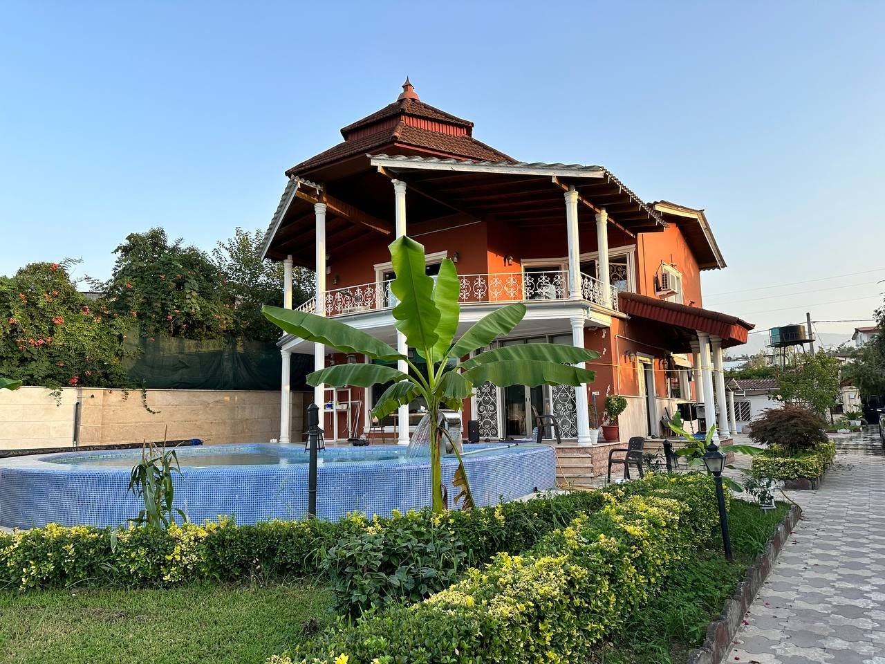 ویلا سه خوابه ساحلی استخردار آبگرم بالی