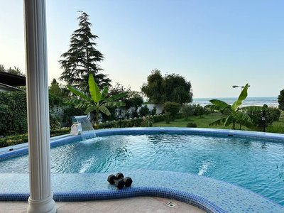 ویلا سه خوابه ساحلی استخردار آبگرم بالی