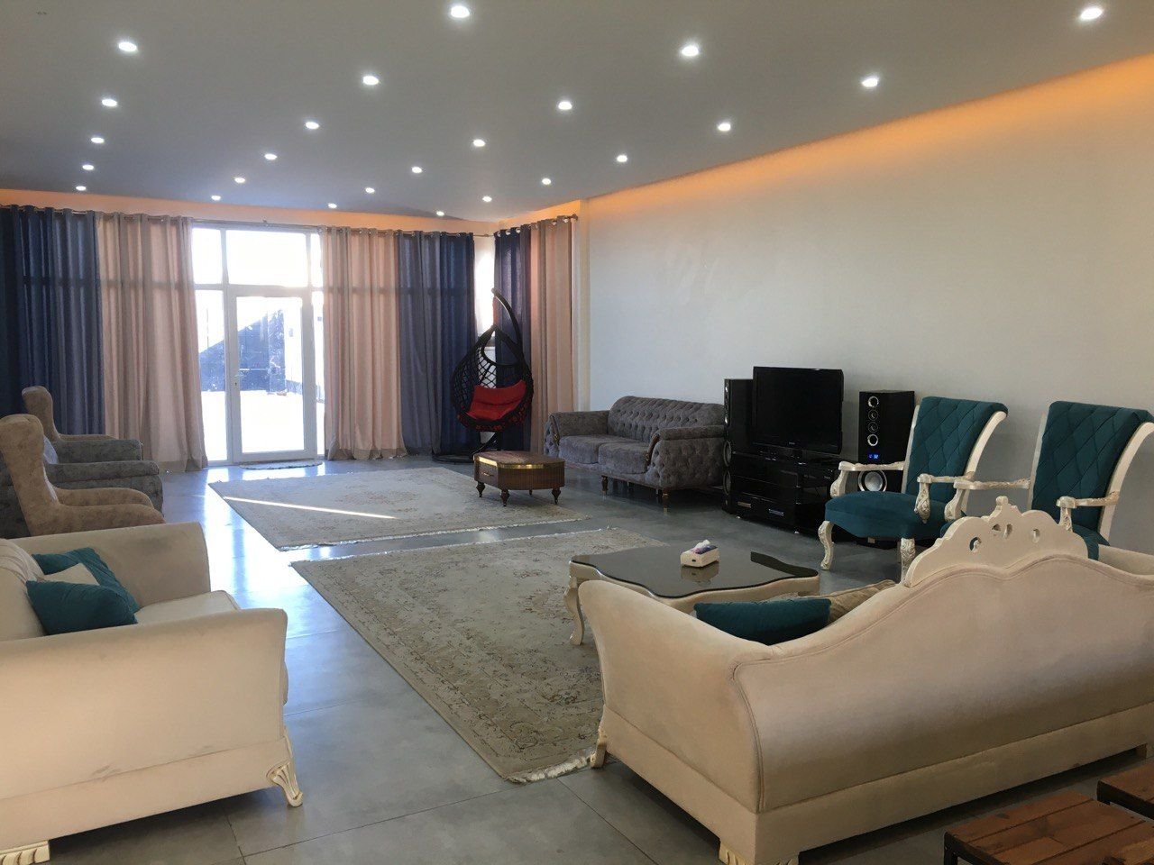 ویلا چهارخوابه استخردار آبگرم نگین