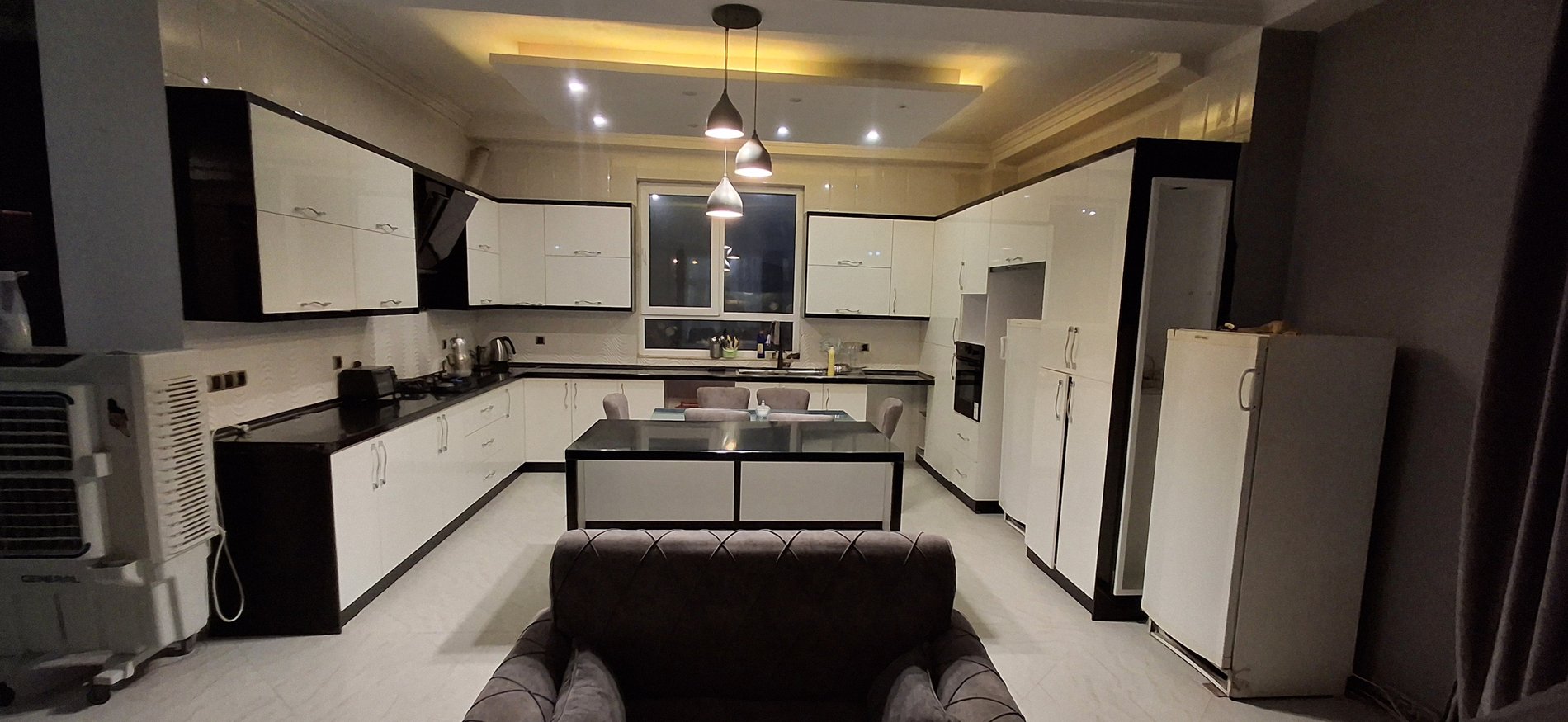 ویلا پنج خوابه دوبلکس استخردار آبگرم عمارت هوتارو