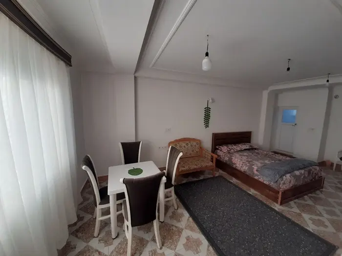 سوئیت فلت پونه ۱