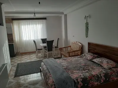 سوئیت فلت پونه ۱