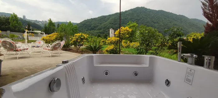 ویلا دوخوابه باغ بهارنارنج 2 - جکوزی فضای باز