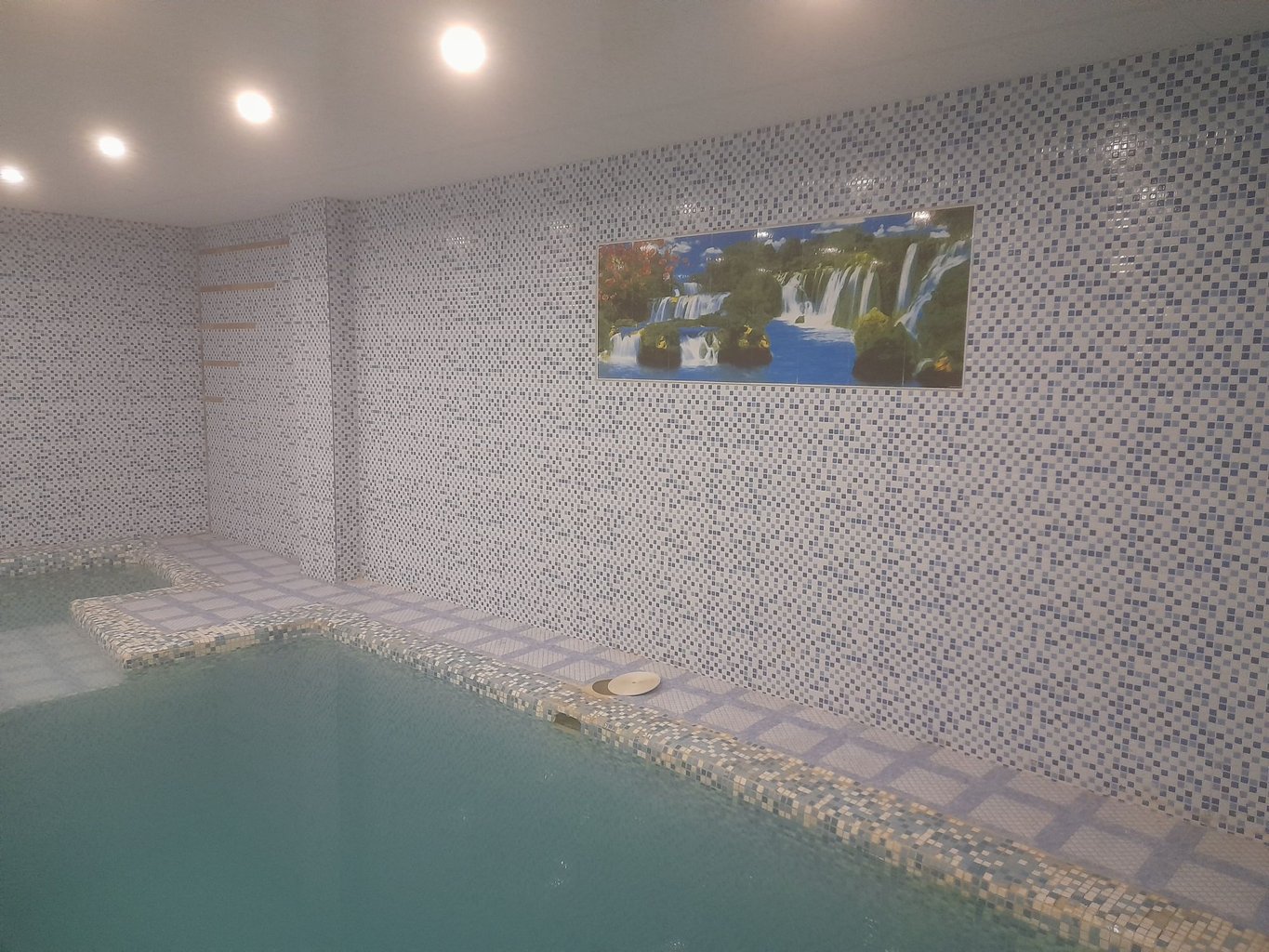 یک خوابه استخردار آبگرم دار دار