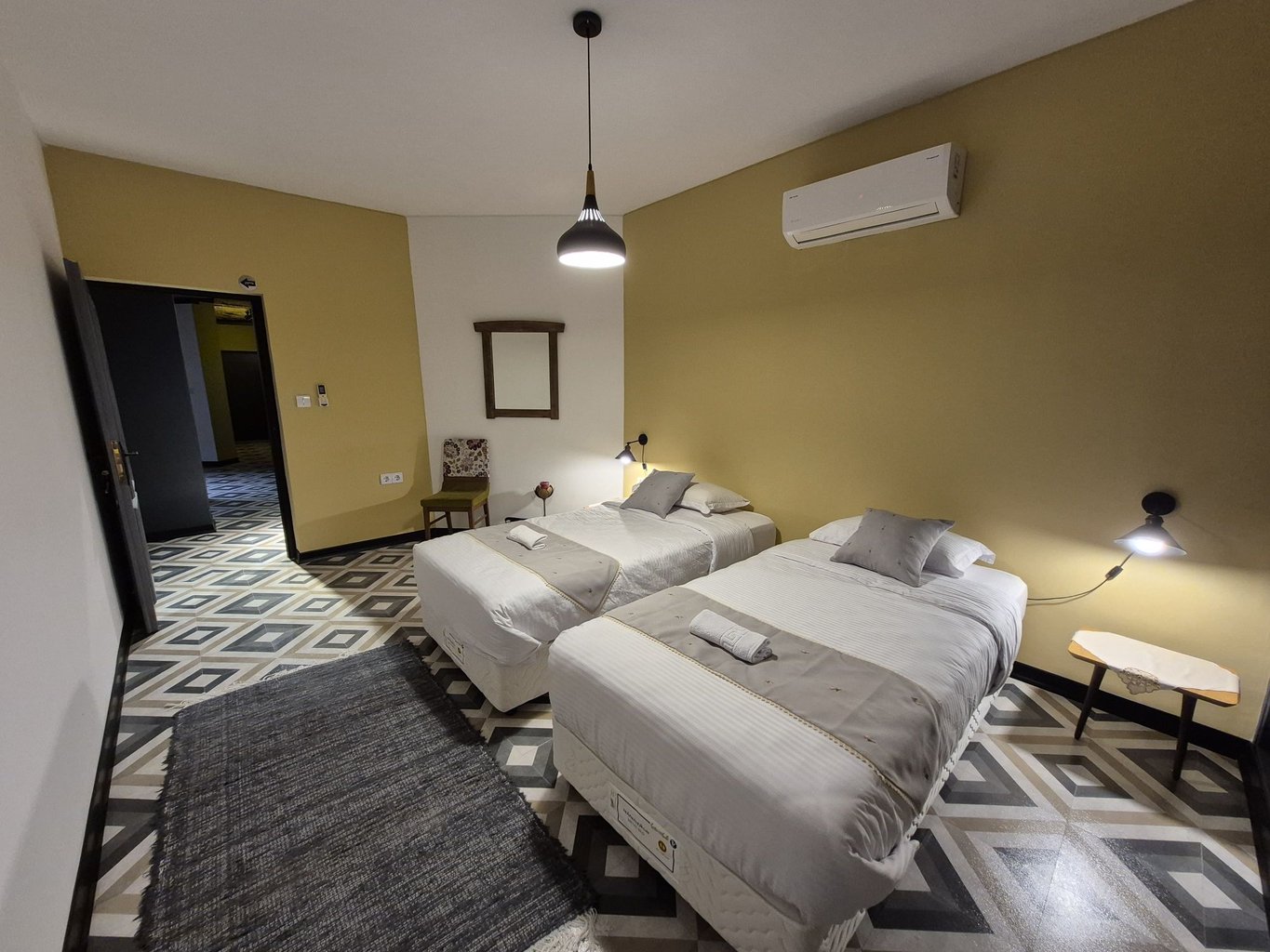 هاستل گُدار - واحد بادِلِه - اتاق بادله، توئین 