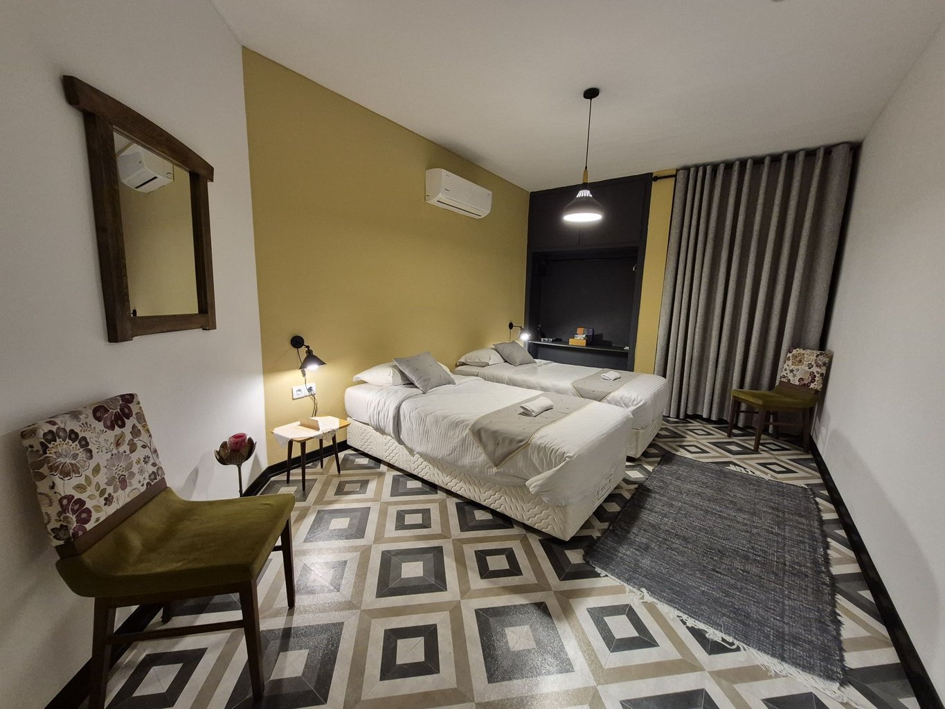 هاستل گُدار - واحد بادِلِه