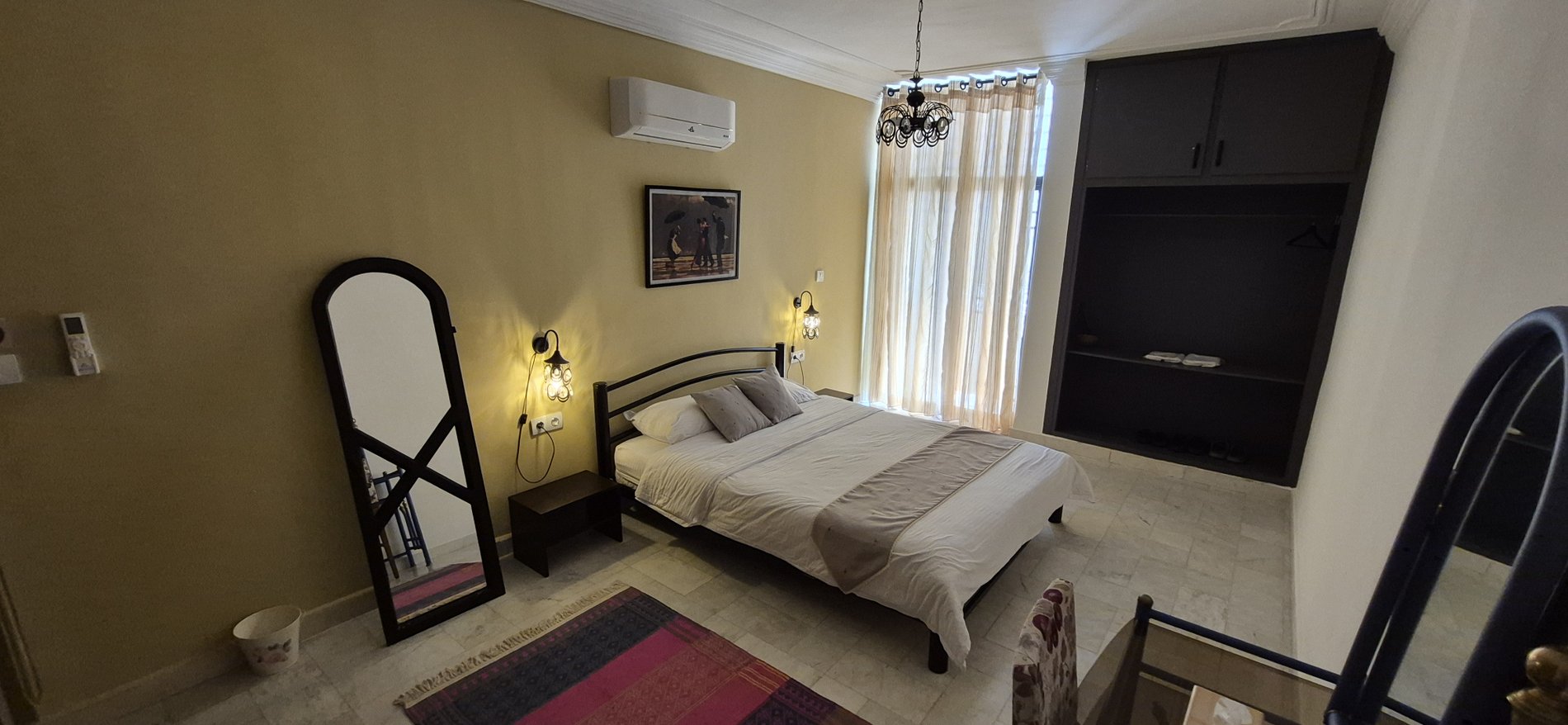 هاستل گُدار - واحد روح انگیز