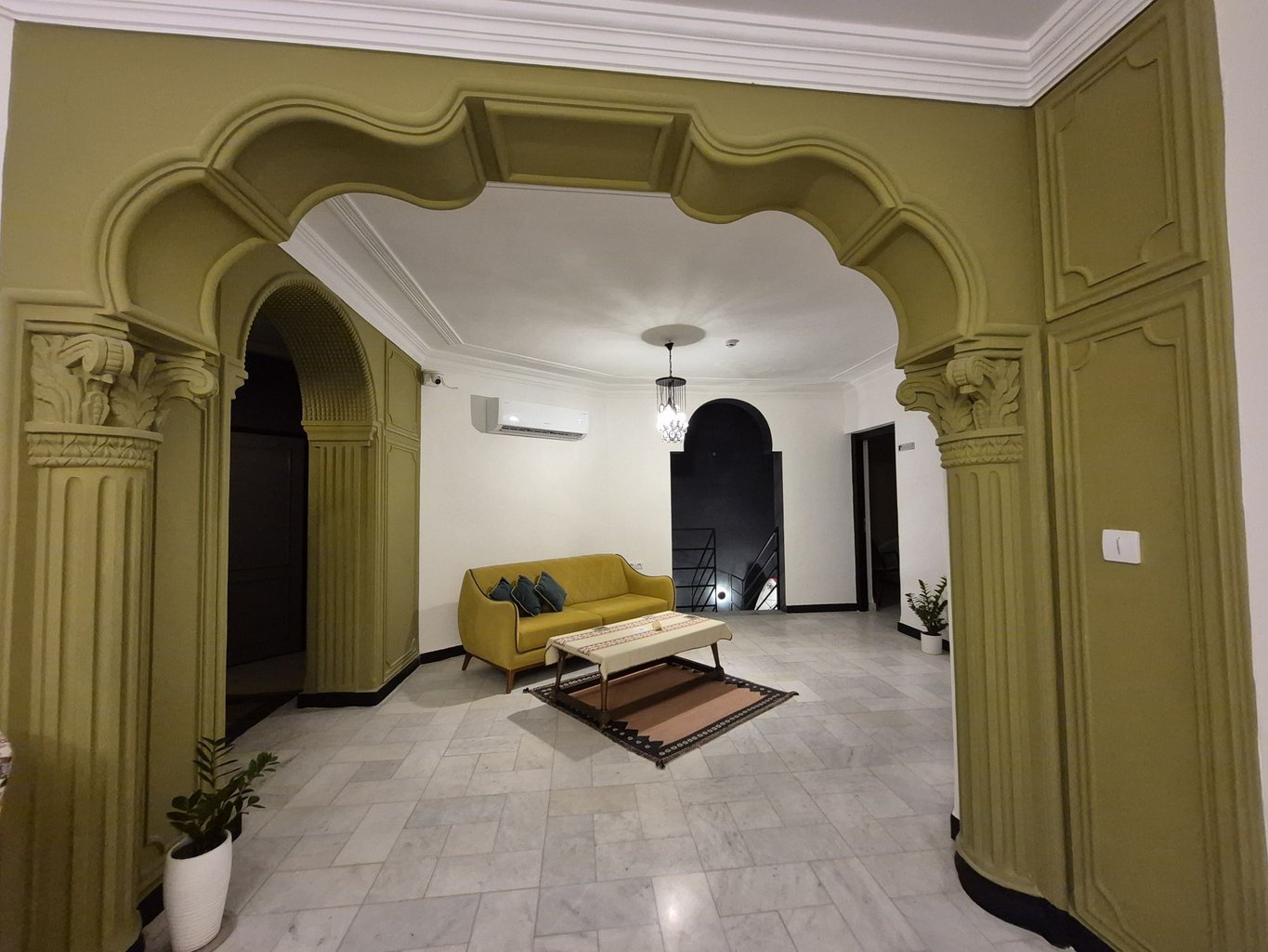 هاستل گُدار - واحد لیلی