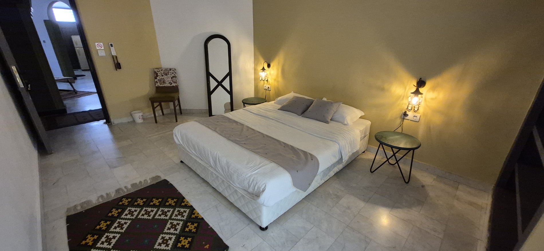 هاستل گُدار - واحد لیلی