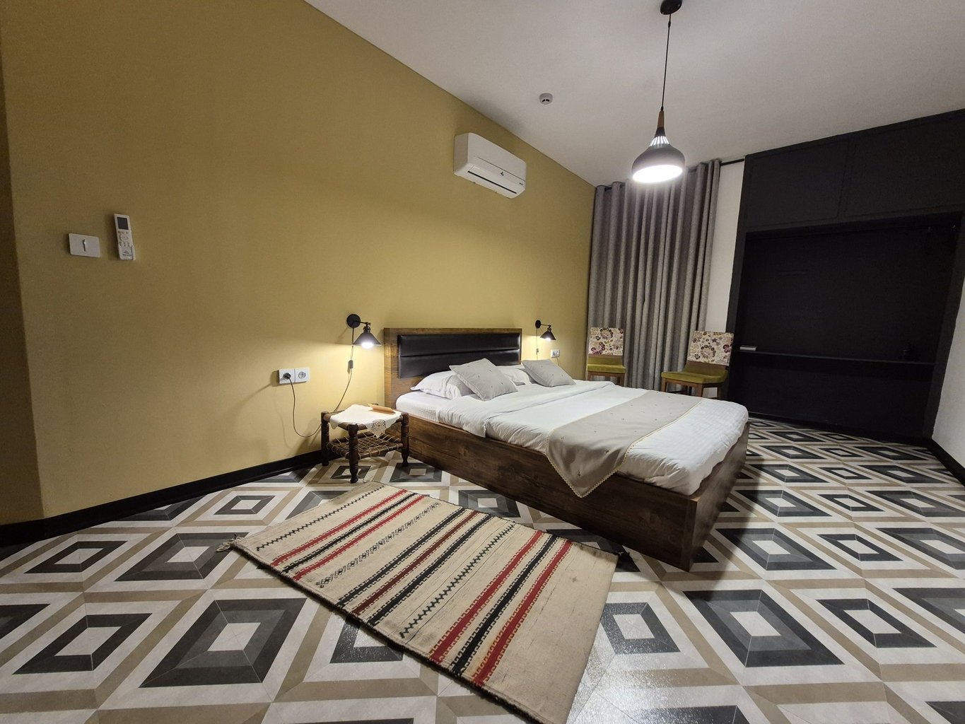 هاستل گُدار - واحد کَندوره