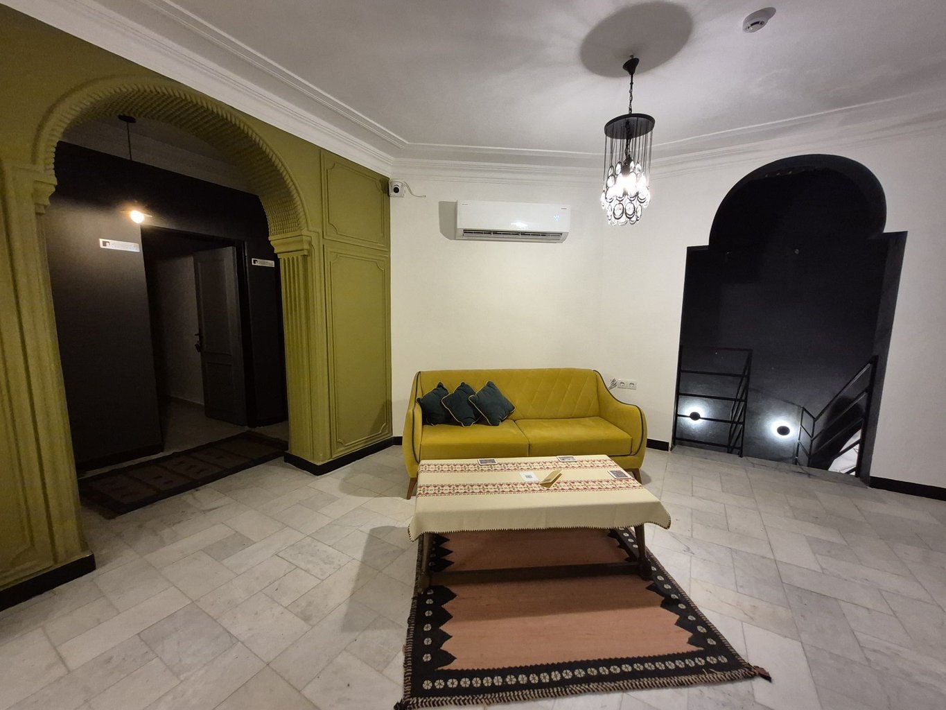 هاستل گُدار - واحد لیلی