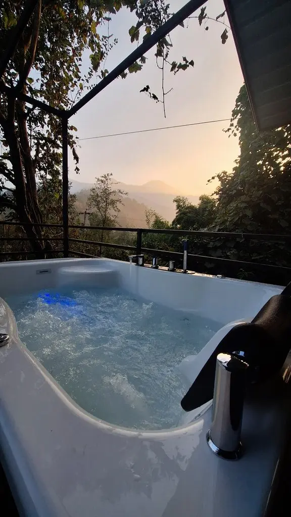 کلبه دوخوابه جکوزی دار حسام