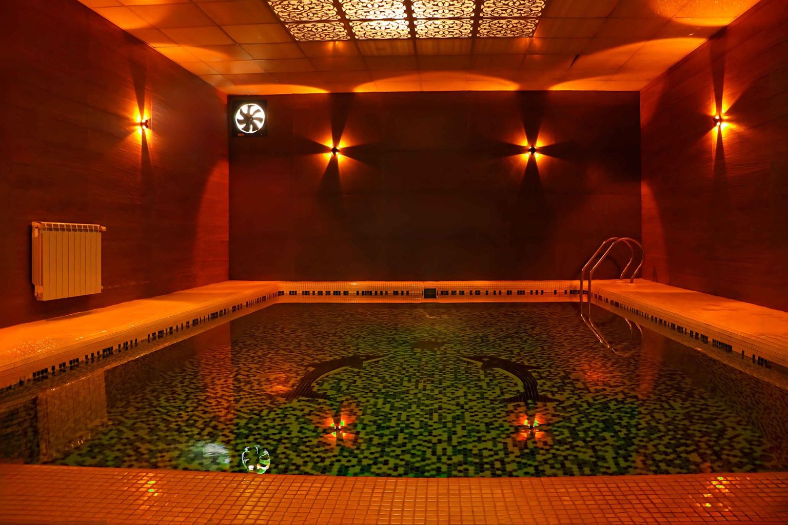 کلبه دوخوابه استخردار آبگرم بهارستان 2