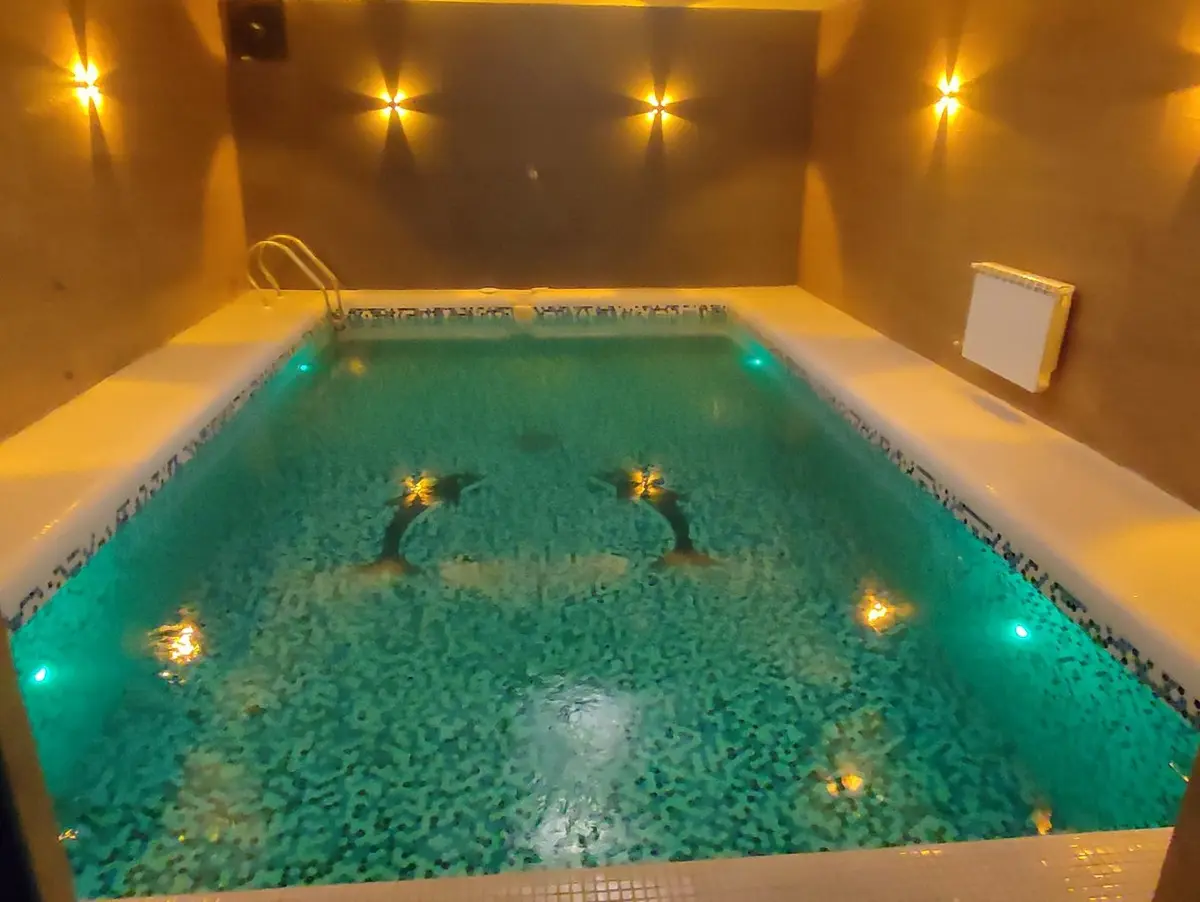 کلبه دوخوابه استخردار آبگرم بهارستان 1