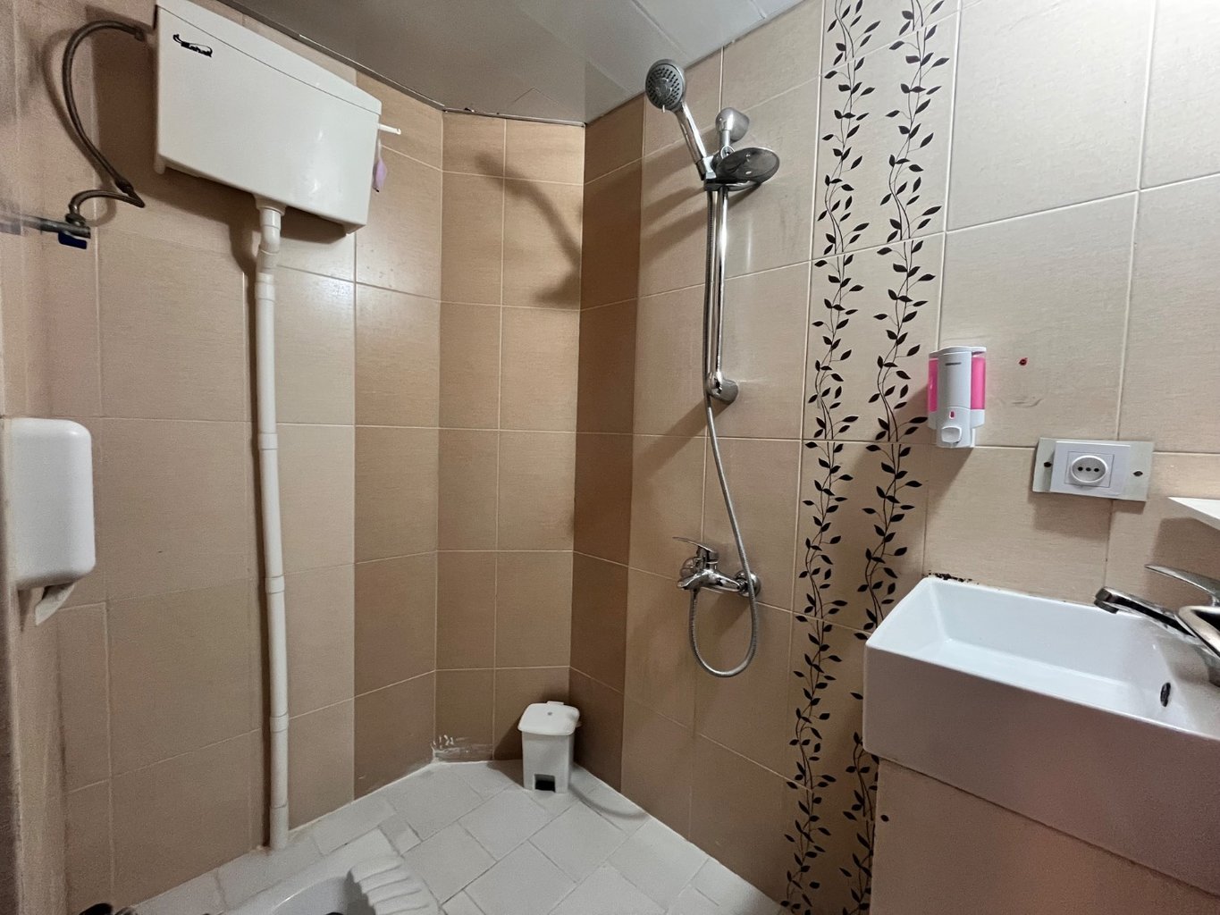 مسافرخانه طوسی رنگ آمیز - واحد فلت 102