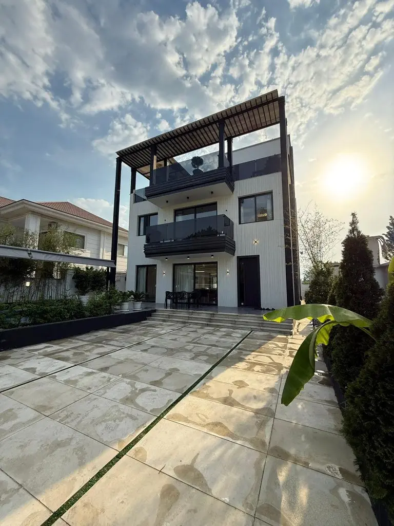 ویلا چهارخوابه تریپلکس استخردار آبگرم دژاوو