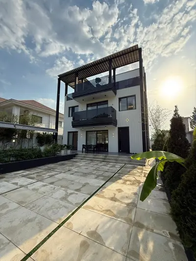 ویلا چهارخوابه تریپلکس استخردار آبگرم دژاوو