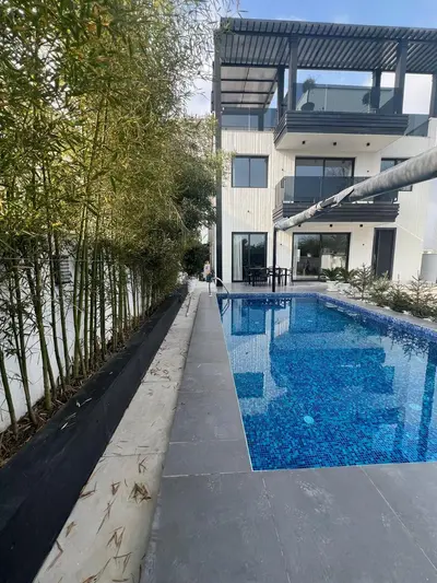 ویلا چهارخوابه تریپلکس استخردار آبگرم دژاوو