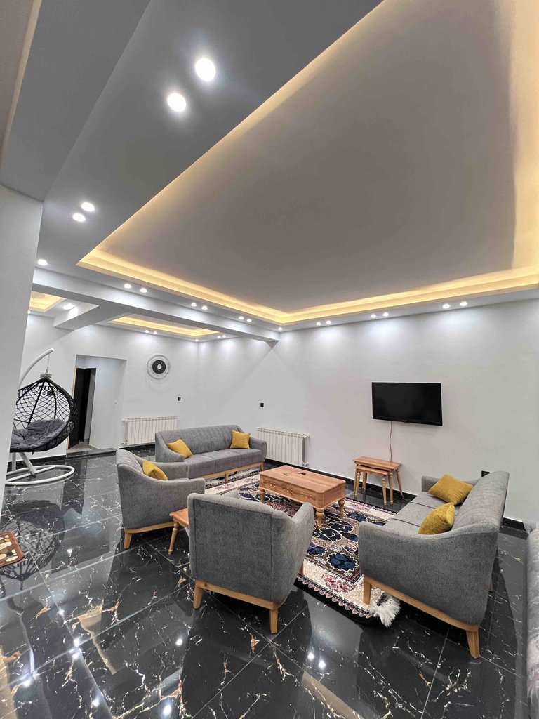 سه خوابه استخردار آبگرم آدمه