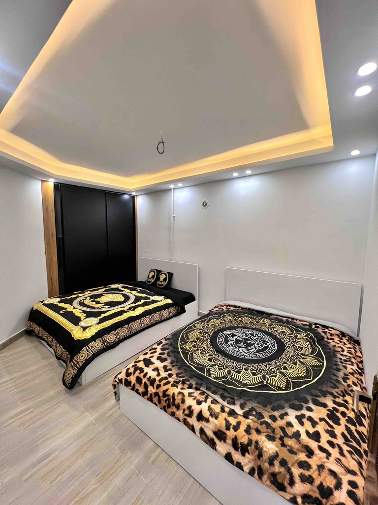 سه خوابه استخردار آبگرم آدمه