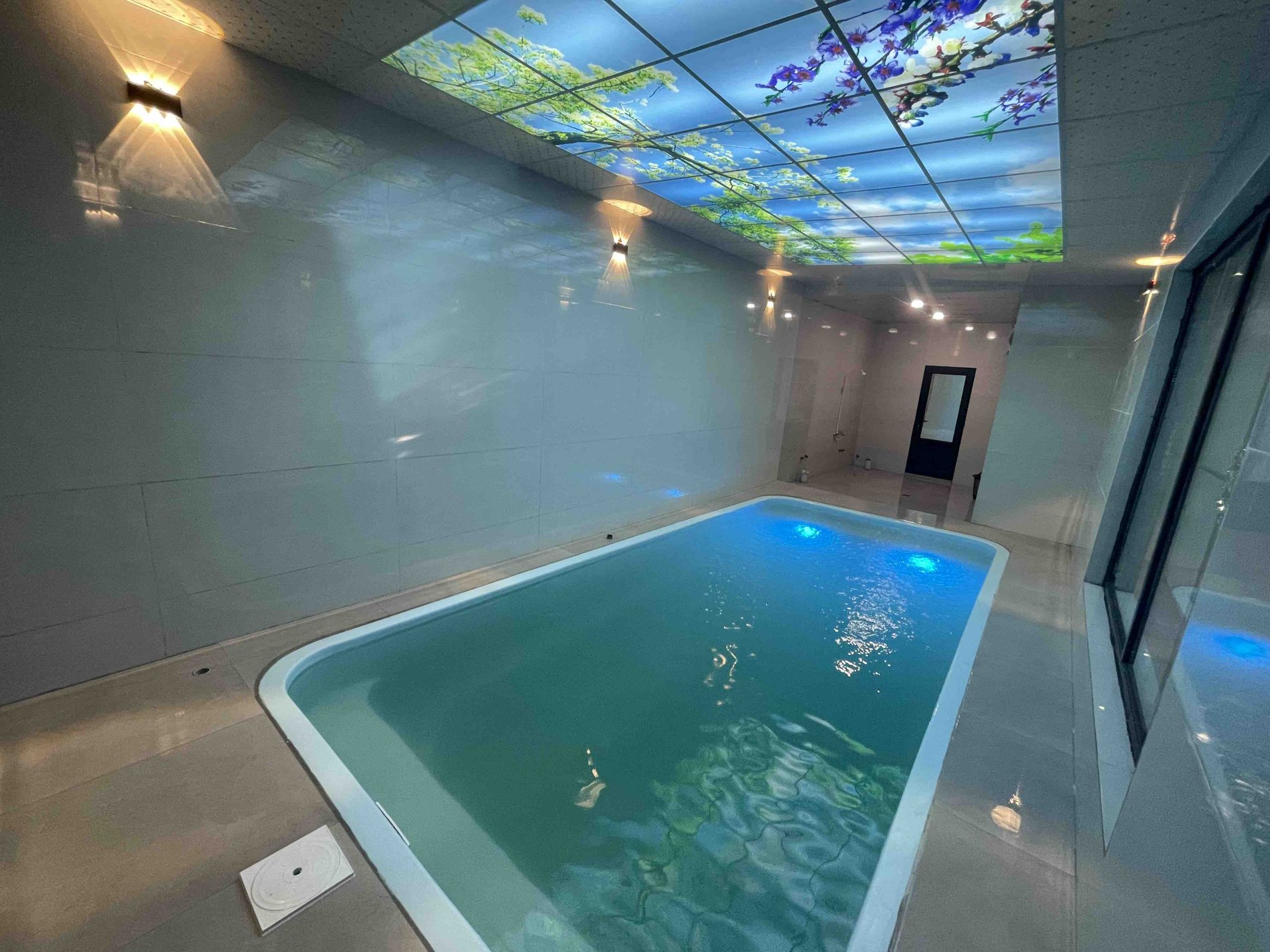 سه خوابه استخردار آبگرم آدمه