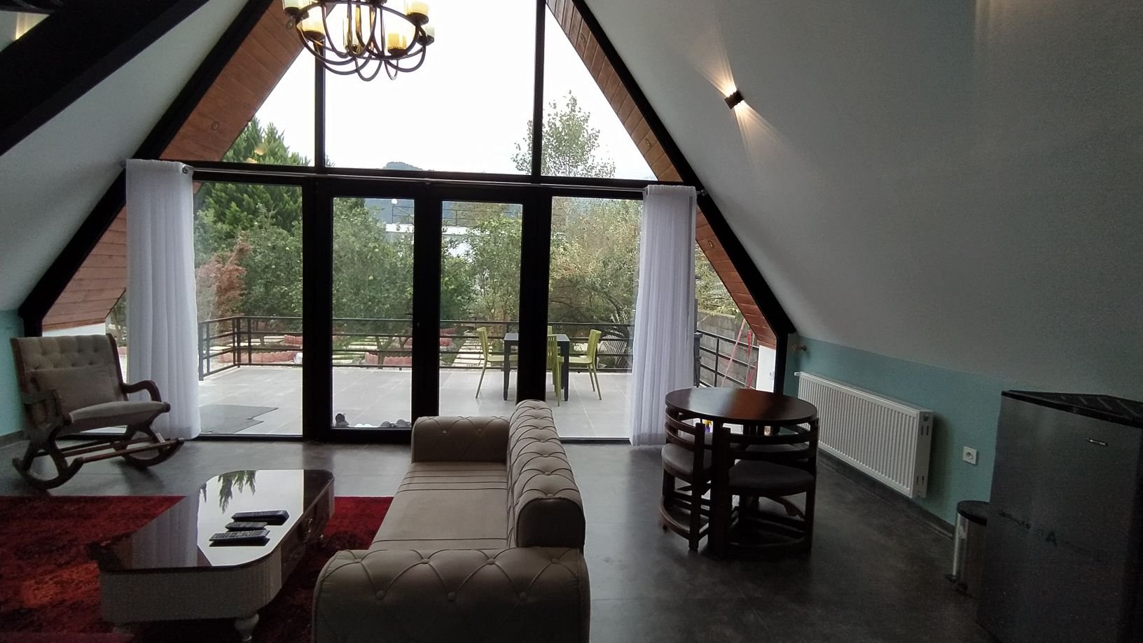 کلبه یک خوابه چاری