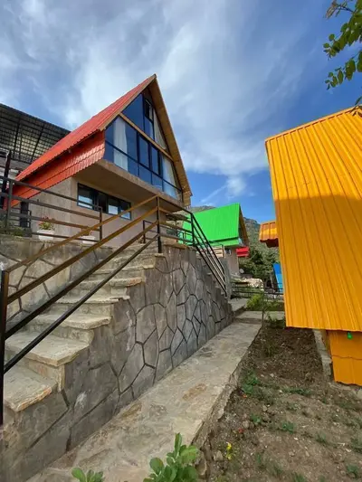 کلبه یک خوابه قرمز مهروماه