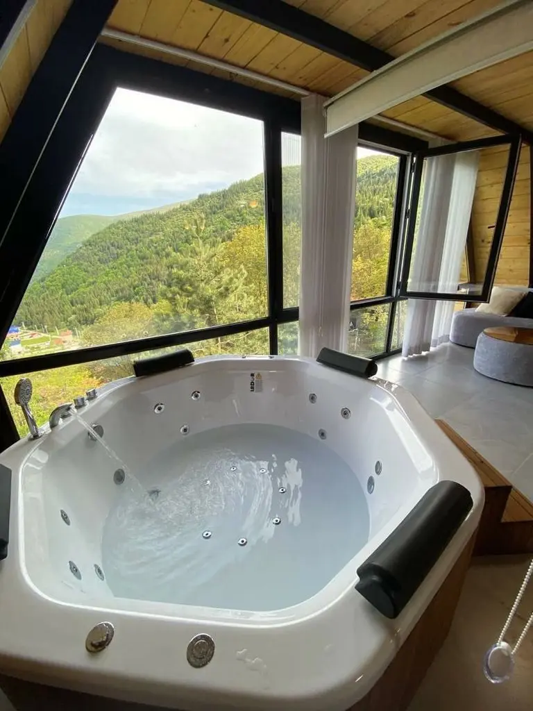 کلبه یک خوابه قرمز مهروماه