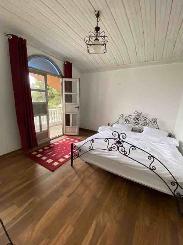 پنج خوابه ساحلی لاتانیا