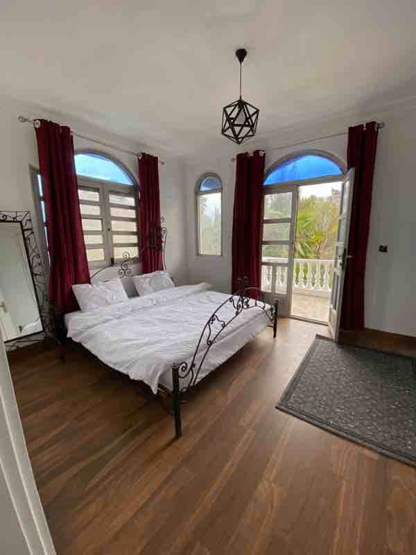 پنج خوابه ساحلی لاتانیا