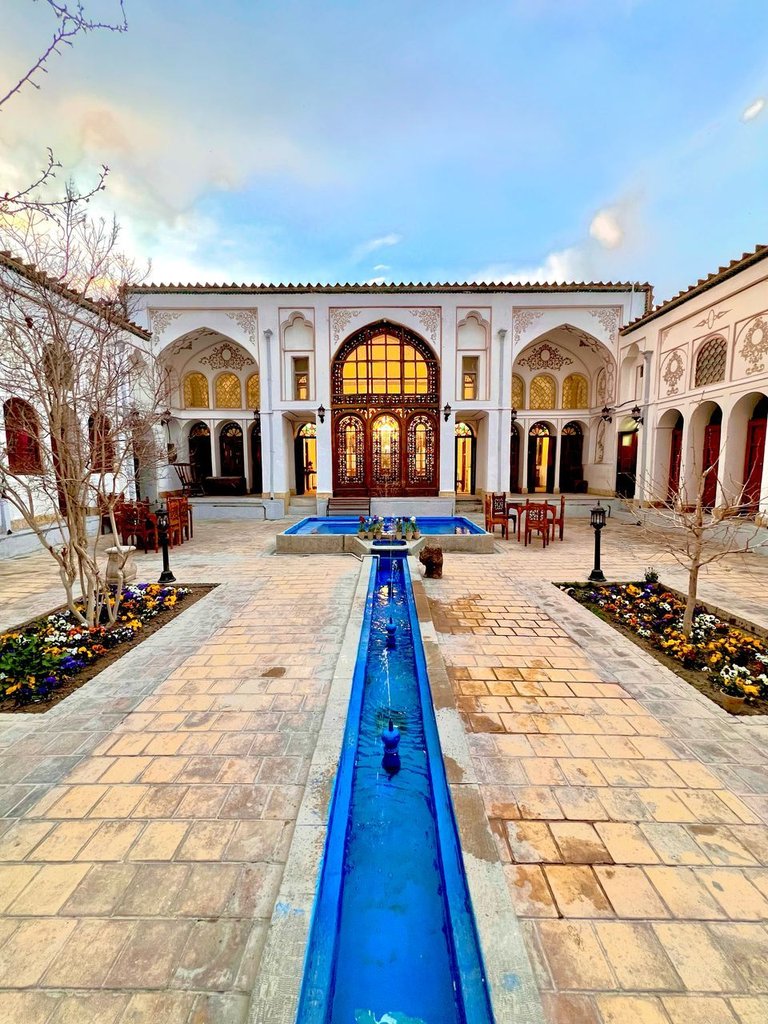 اقامتگاه سنتی عمارت زرتاج - واحد مینا