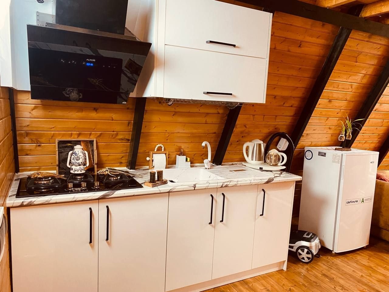 یک خوابه جکوزی دار سوئیسی گهر