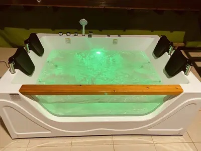 کلبه یک خوابه جکوزی دار سوئیسی گهر