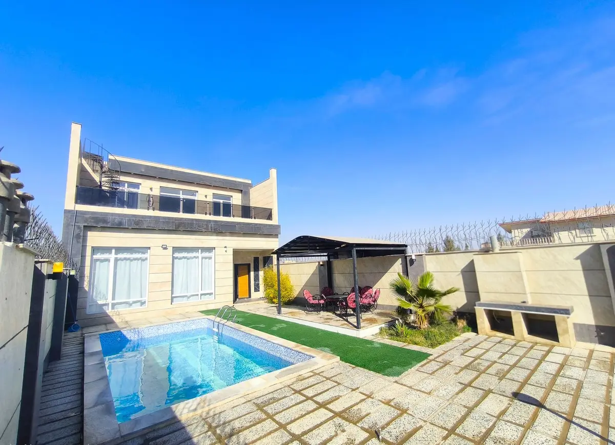 ویلا سه خوابه استخردار آبگرم شهرک زعفرانیه 2