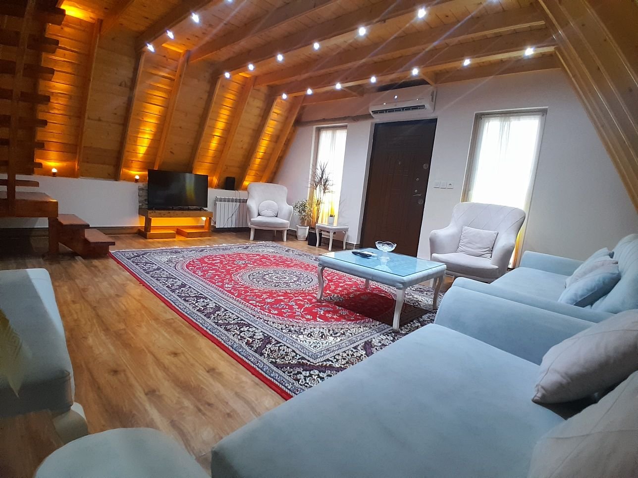 کلبه دوخوابه سوئیسی استخردار آبگرم محسنی