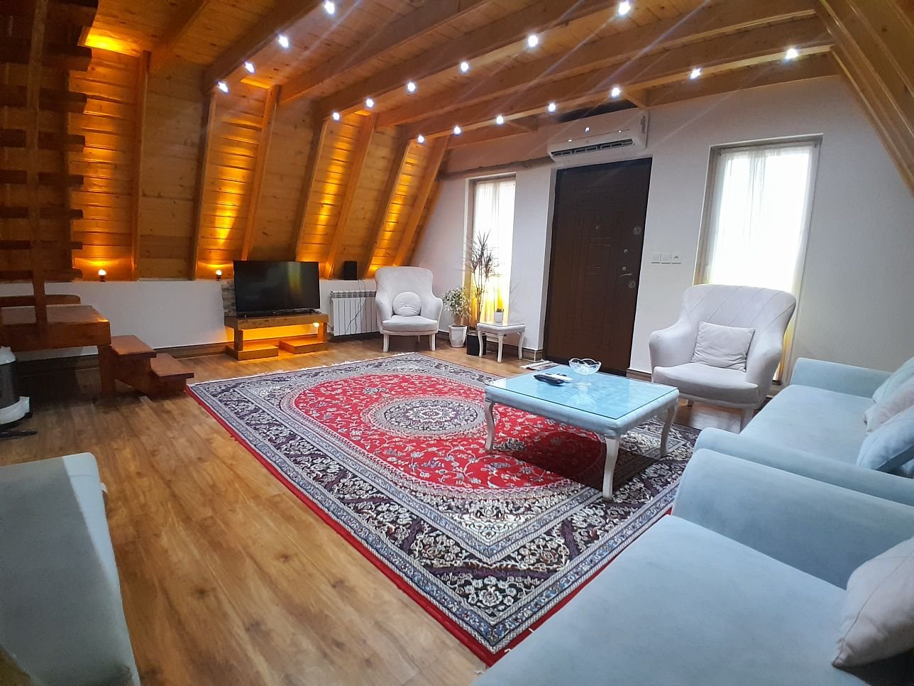 کلبه دوخوابه سوئیسی استخردار آبگرم محسنی