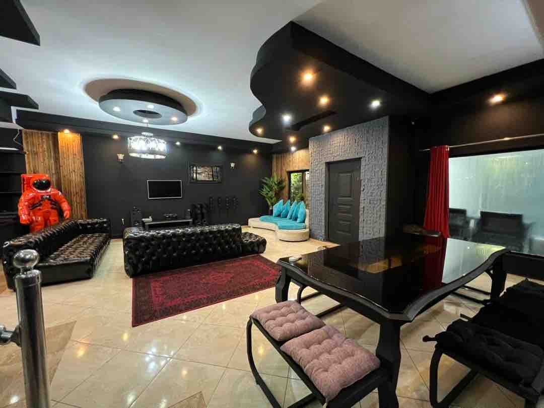 چهارخوابه استخردار آبگرم قرمز