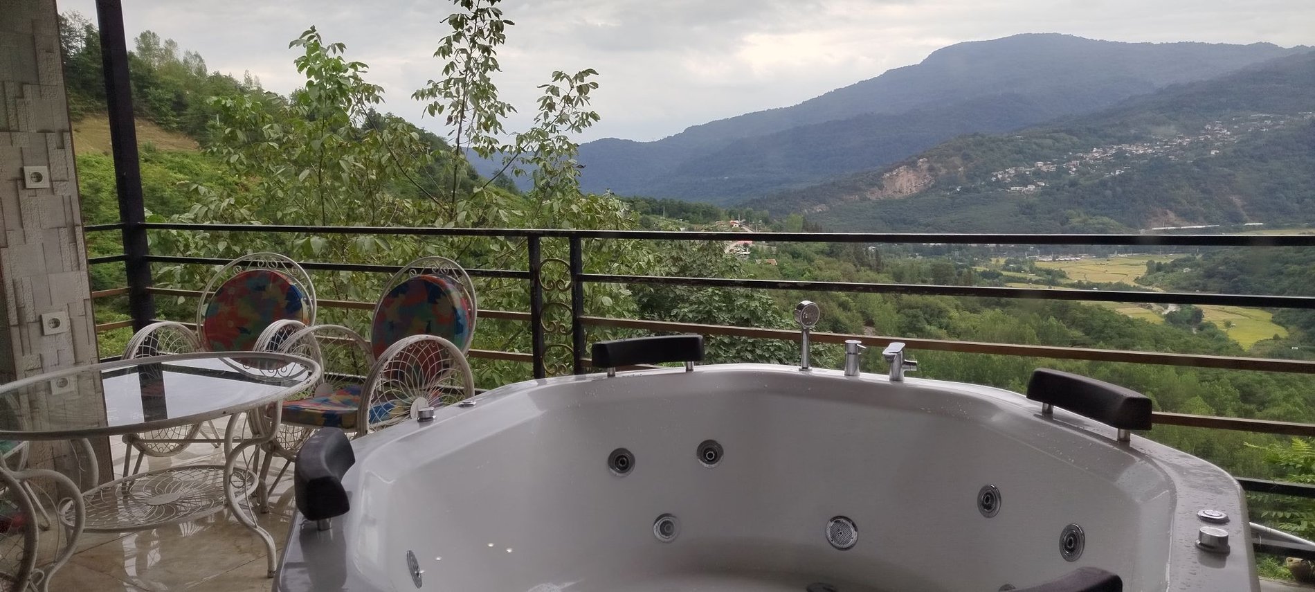 ویلا دوخوابه جنگلی جکوزی دار ماه سرا