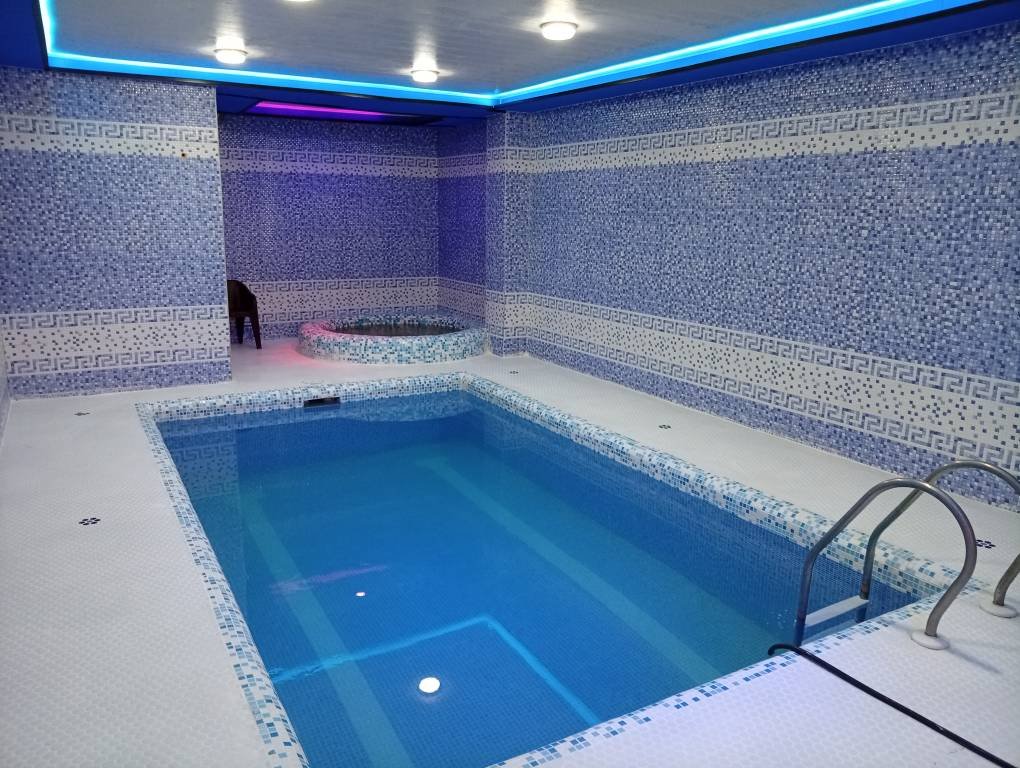 ویلا سه خوابه تریپلکس استخردار آبگرم ساحلی تاکستانی