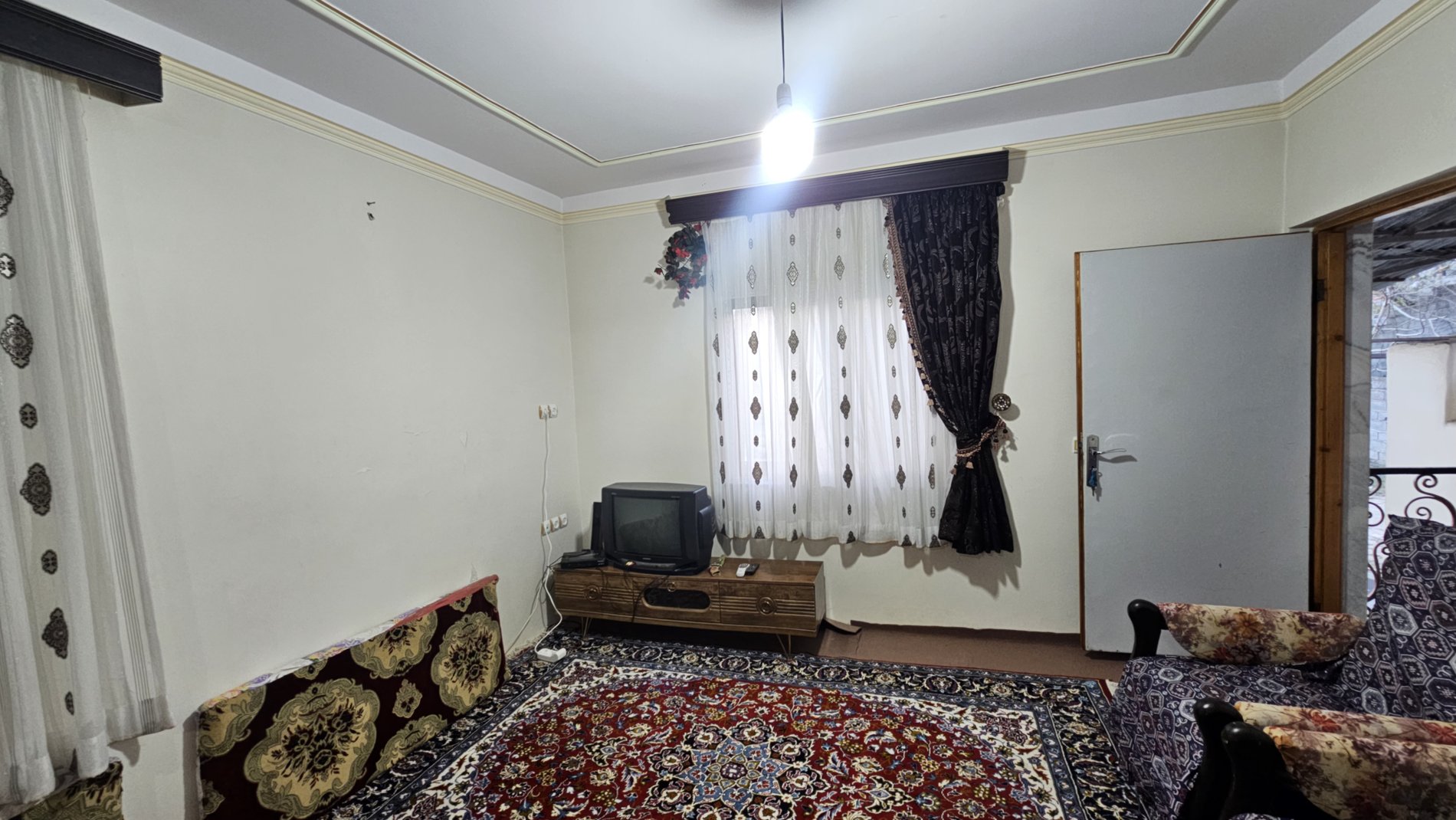 سوئیت دوخوابه تراس دار در لفور