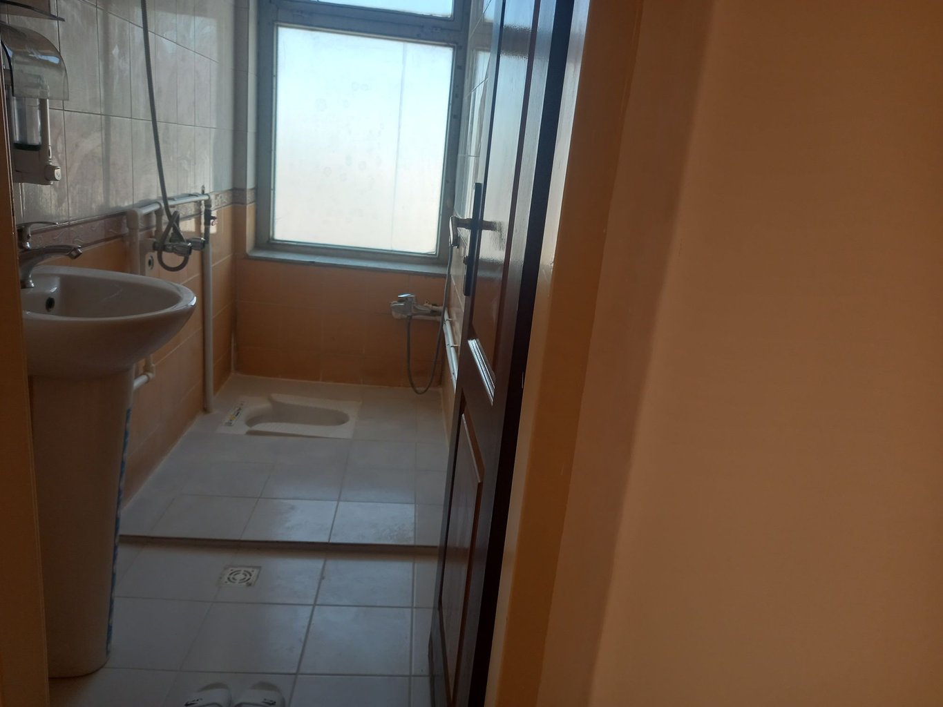 لاله الوند - اتاق ۱۶