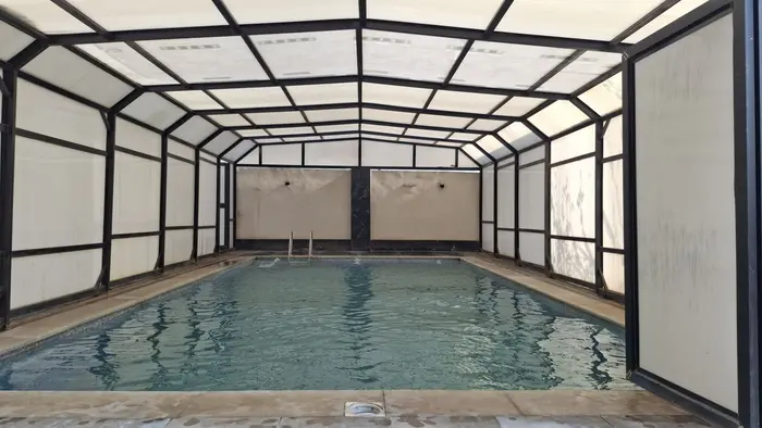 ویلا چهارخوابه دوبلکس استخردار آبگرم فستا - استخر سرپوشیده