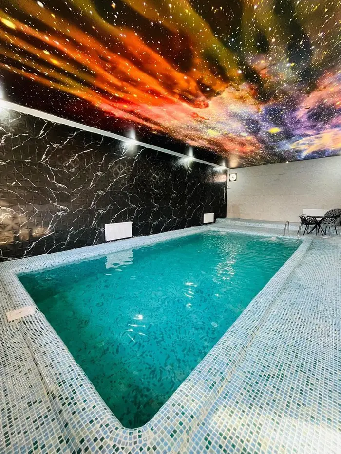 ویلا سه خوابه استخردار آبگرم عمارت شاهان - استخر سرپوشیده آب گرم 