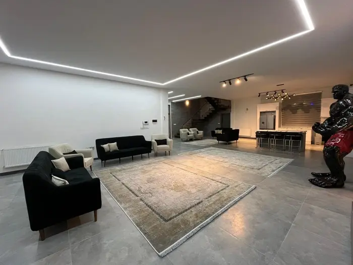 ویلا سه خوابه استخردار آبگرم عمارت شاهان - سالن بزرگ برای مجالس