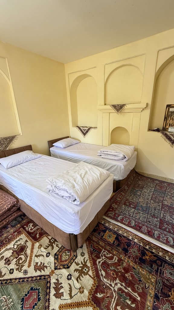 اقامتگاه سنتی صالحی 2 - واحد سه تخته بالا یک